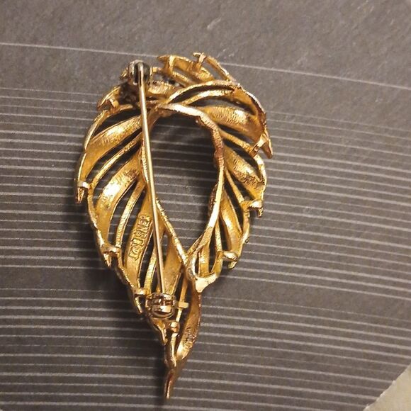 Goldtone Swirl Patterned Brooch, Unbranded - Picture 3 of 3